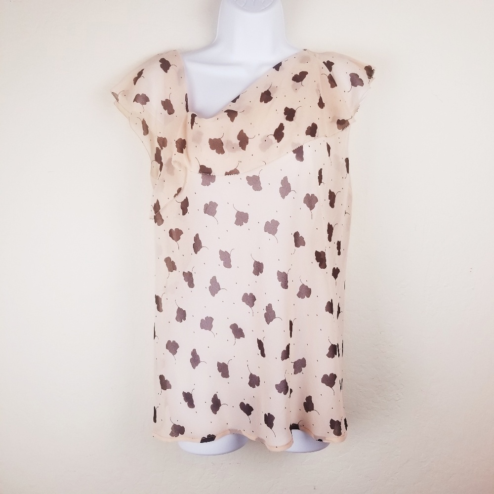 NWT CAbi Ruffle Top 981 Blouse Short Sleeve Cream - Picture 2 of 6